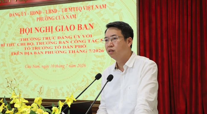 Bí thư Đảng ủy, Chủ tịch HĐND phường Cửa Nam Nguyễn Hoàng Trường phát biểu tại hội nghị. Ảnh: PV