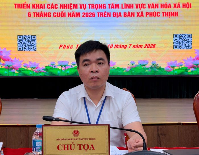 Phó Chủ tịch UBND xã Lê Thế Chuyên chủ trì hội nghị. Ảnh: Thanh Hà