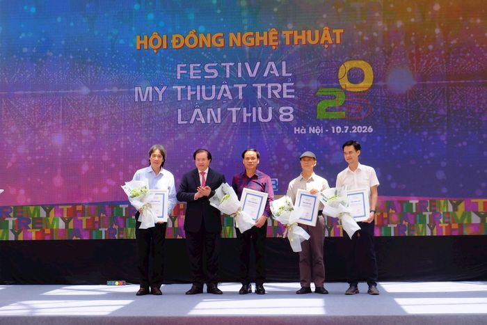 Hội đồng nghệ thuật của Festival Mỹ thuật trẻ lần thứ 8 - 2026. Ảnh: Lê Thủy