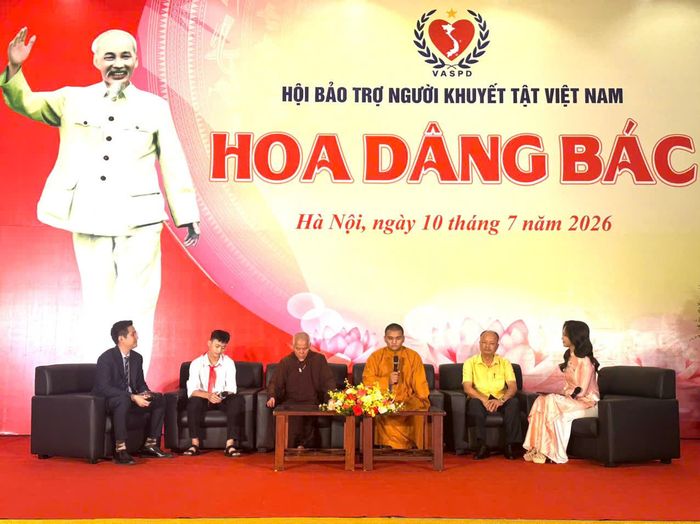 Giao lưu, trao đổi tại chương trình. Ảnh: Hà Nam