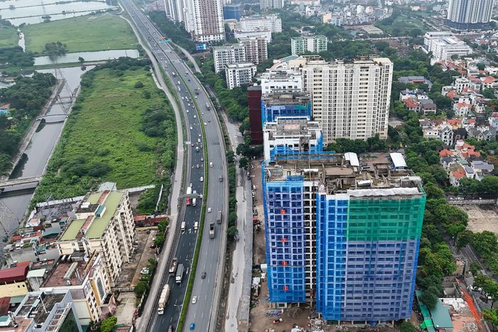 Riêng năm 2024, lưu lượng xe quy đổi trung bình trên cả hai chiều đạt khoảng 85.000 xe/ngày đêm, vượt xa năng lực thiết kế khoảng 55.400 xe/ngày đêm. Vào các dịp lễ, Tết và cuối tuần, tuyến cao tốc thường xuyên xảy ra tình trạng ùn tắc do áp lực giao thông lớn.