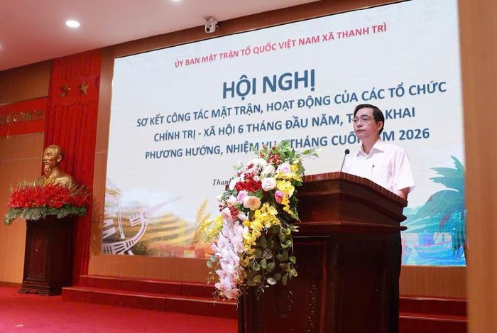 Phó Bí thư Thường trực Đảng ủy xã Nguyễn Duy Tấn phát biểu chỉ đạo tại hội nghị.
