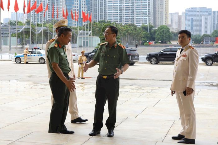 Công tác chuẩn bị với nhiều lực lượng cùng tham gia. Ảnh: Hoàng Mai