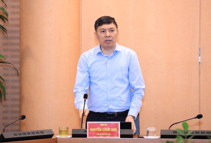 Phó Giám đốc Sở Tư pháp Hà Nội Nguyễn Công Anh thông tin về tình hình xây dựng và ban hành các chính sách, văn bản quy phạm pháp luật của thành phố trong quý II-2026. Ảnh: PV