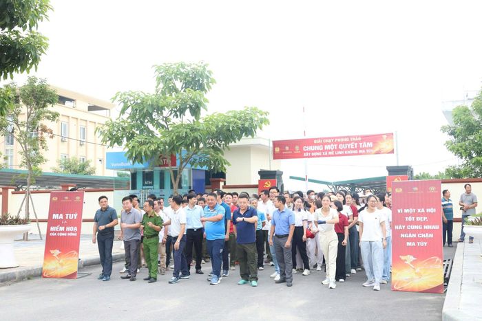 Xã Mê Linh tổ chức giải chạy phong trào "Chung một quyết tâm xây dựng xã Mê Linh không ma túy". Ảnh: PV