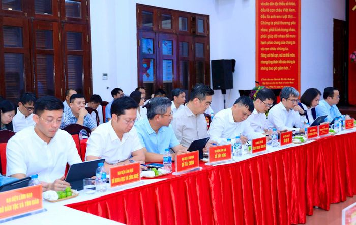 Các đại biểu tại dự buổi làm việc. Ảnh: Quang Thái