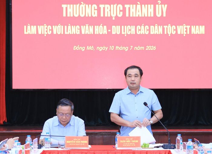 Bí thư Thành ủy Hà Nội Trần Đức Thắng phát biểu tại buổi làm việc. Ảnh: Quang Thái