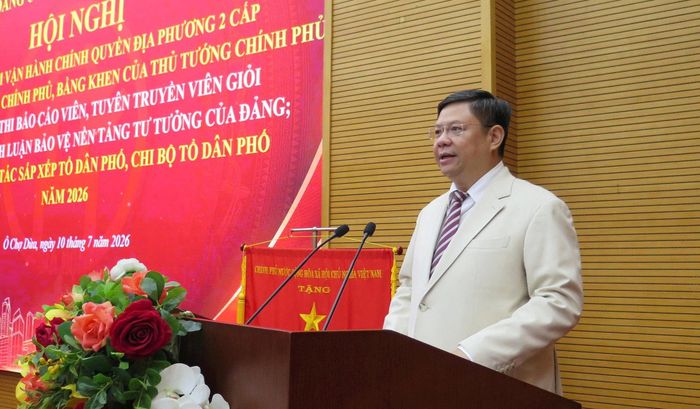 Bí thư Đảng ủy, Chủ tịch HĐND phường Nguyễn Anh Quân phát biểu tại hội nghị. Ảnh: Võ Giang