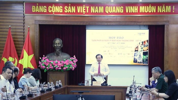 Thứ trưởng Bộ Văn hóa, Thể thao và Du lịch Tạ Quang Đông thông tin về Tuần phim. Ảnh: Cục Điện ảnh