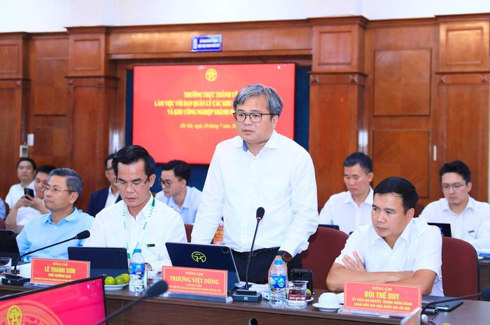 Phó Chủ tịch UBND thành phố Trương Việt Dũng phát biểu tại buổi làm việc. Ảnh: Quang Thái