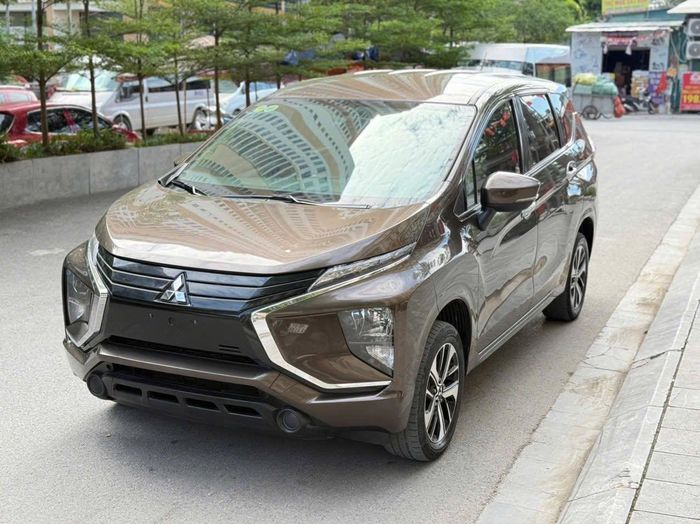 Mitsubishi Xpander số sàn.