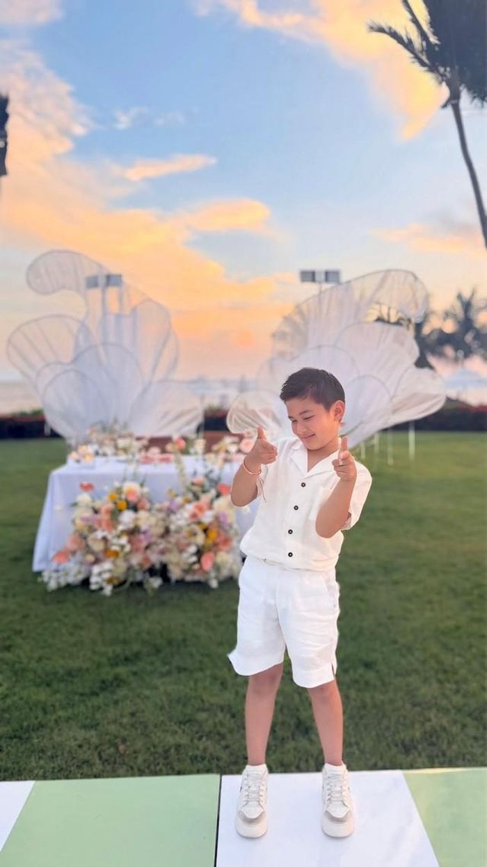 Thiên Từ được nhận xét là cậu bé thông minh, nhanh nhẹn và khá tự tin. Lớn lên trong môi trường quốc tế, cậu có khả năng giao tiếp bằng tiếng Anh lưu loát, đồng thời vẫn được gia đình tạo điều kiện học tiếng Việt để gìn giữ bản sắc quê hương. Bên cạnh việc học, Thiên Từ còn yêu thích ca hát, nhảy múa, bơi lội và nhiều hoạt động thể thao khác.