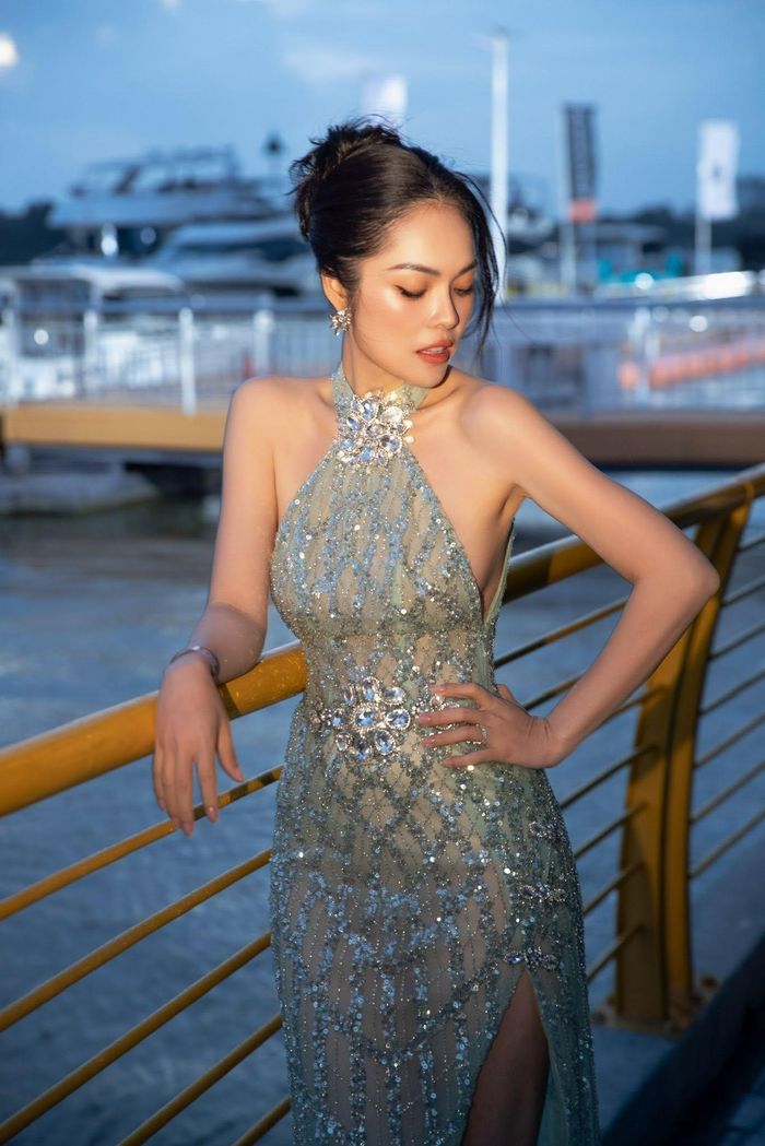 Dù vậy, Dương Cẩm Lynh chọn cách đối diện, khẳng định không né tránh, chỉ mong được hiểu đúng về hoàn cảnh. Nhờ năng lực và sự yêu mến của khán giả, Dương Cẩm Lynh đã dần vượt qua khủng hoảng, bắt đầu nhận được nhiều lời mời hợp tác trở lại trong các dự án nghệ thuật như phim ảnh, thời trang.
