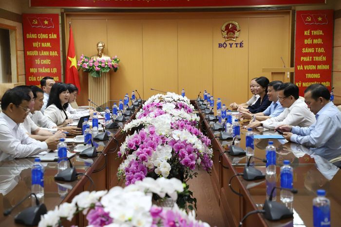 Quang cảnh buổi làm việc.