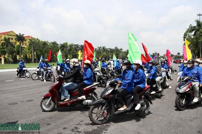 Thông qua những hình ảnh trẻ trung, năng động trên các tuyến phố, đoàn viên, thanh niên đã góp phần đưa chủ đề Ngày Dân số Thế giới năm 2026 – "Chung tay hiện thực hóa khát vọng của thanh niên cho một tương lai tươi sáng" – đến gần hơn với người dân, qua đó khơi dậy sự chung tay của toàn xã hội trong xây dựng một tương lai phát triển bền vững.