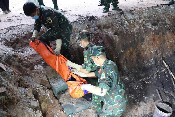 Chỉ trong sáng 10/7, lực lượng khai quật đã tìm kiếm được 13 hài cốt. Ảnh: P.Thương