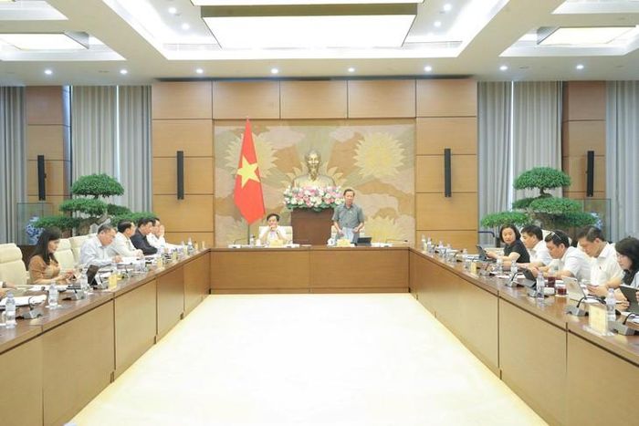 Quang cảnh phiên họp.