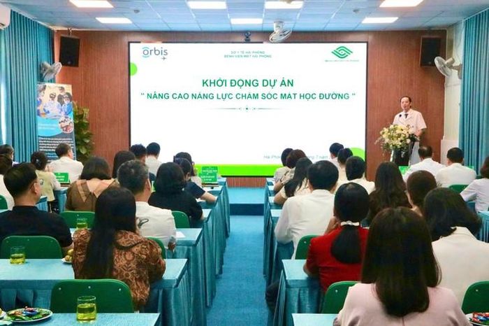 Quang cảnh lễ khởi động dự án "Nâng cao năng lực chăm sóc mắt học đường" tại BV Mắt Hải Phòng. Ảnh: CTV