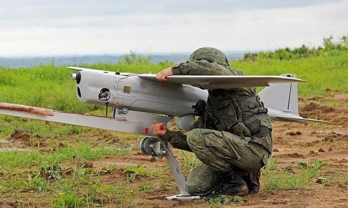 Sau khi bị hạn chế sử dụng Starlink, Nga tiếp tục đầu tư vào mạng MANET, cho phép các UAV truyền tín hiệu và dữ liệu cho nhau mà không phụ thuộc vào một đường truyền duy nhất.