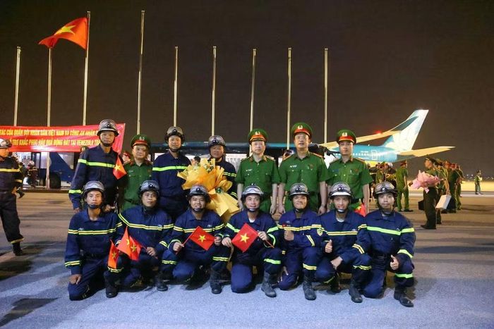 10 chiến sỹ Công an thành phố Hà Nội trở về sau sứ mệnh Venezuela