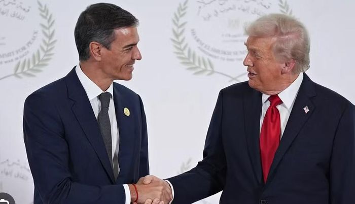 Theo các nguồn tin, nguyên nhân xuất phát từ việc chính phủ của Thủ tướng Pedro Sanchez không cho quân đội Mỹ sử dụng căn cứ hải quân Rota và căn cứ không quân Moron để triển khai lực lượng trong chiến dịch nhằm vào Iran.