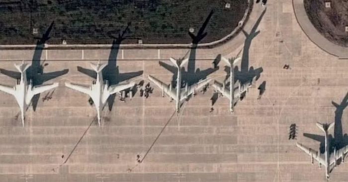 Tháng 6/2025, Cơ quan An ninh Ukraine (SBU) từng triển khai chiến dịch "Mạng nhện", sử dụng khoảng 119 drone góc nhìn thứ nhất (FPV) giấu trong các container đặt trên xe tải để tập kích nhiều căn cứ không quân chiến lược của Nga.
