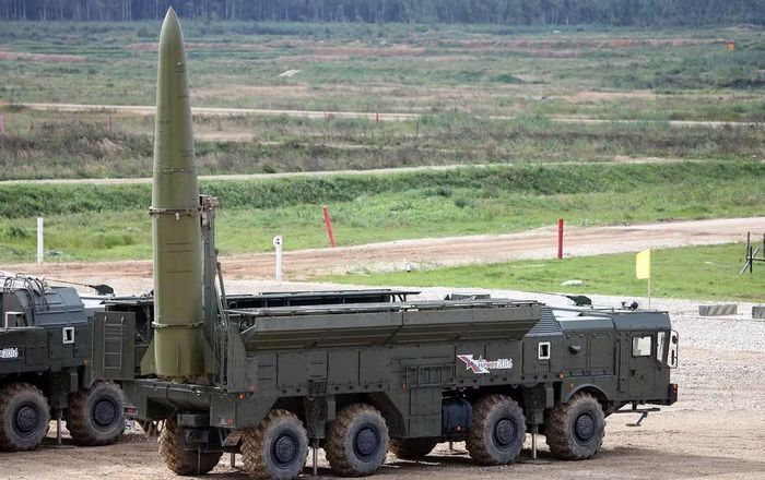 Ban đầu, Kometa chỉ có 4 phần tử ăng-ten. Sau khi Ukraine tăng cường năng lực tác chiến điện tử khiến bom lượn và UAV Nga giảm độ chính xác, Moskva đã lần lượt nâng cấp lên các phiên bản 8, 12 và thậm chí 16 ăng-ten để duy trì hiệu quả chiến đấu.