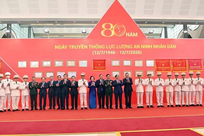 Tổng Bí thư, Chủ tịch nước Tô Lâm, nguyên Thủ tướng Phạm Minh Chính, các đồng chí lãnh đạo và đại biểu dự lễ kỷ niệm.