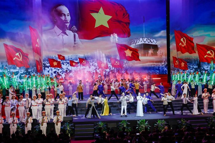 Tiết mục nghệ thuật đặc sắc tại Lễ kỷ niệm 80 năm Ngày truyền thống lực lượng An ninh nhân dân. Ảnh: Quang Vinh