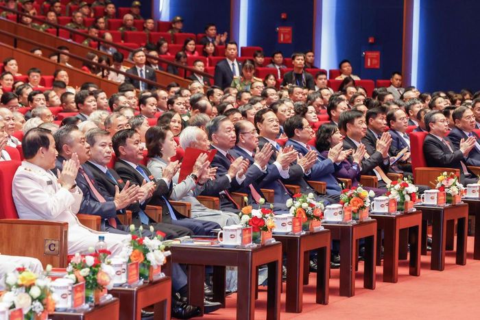 Các đồng chí lãnh đạo, nguyên lãnh đạo Đảng, Nhà nước cùng các đại biểu dự lễ kỷ niệm. Ảnh: Quang Vinh