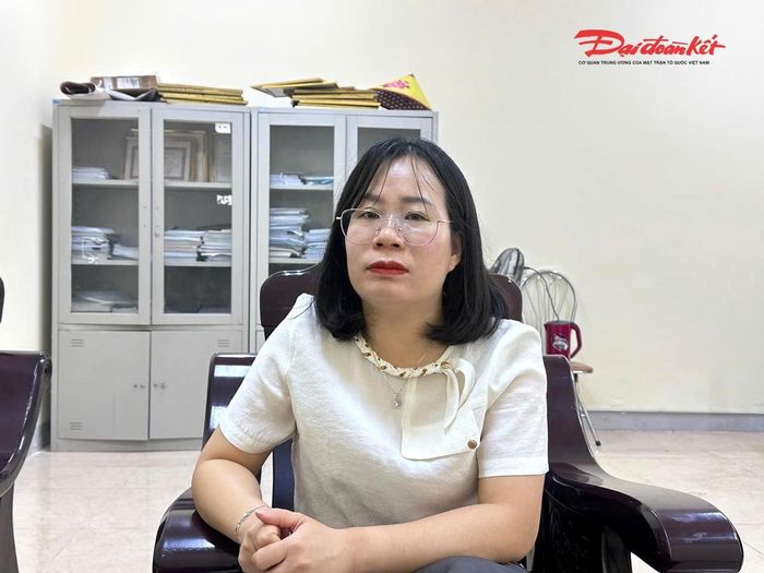 Bà Hoàng Thị Ngọc Diệp, Phó Chi cục trưởng Chi cục Trồng trọt và Chăn nuôi - Sở Nông nghiệp và Môi trường Hà Tĩnh trao đổi với PV Báo Đại đoàn kết. Ảnh: HN.
