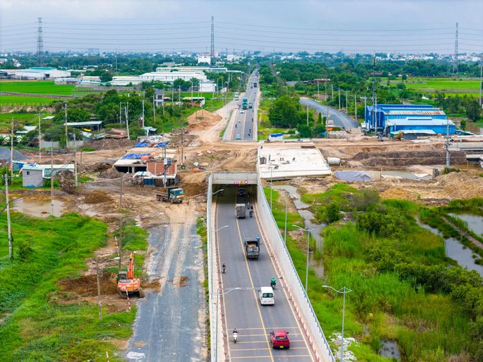  Diện tích giải tỏa mặt bằng được cập nhật khoảng 2,16 triệu m2, với khoảng 2.090 trường hợp bị ảnh hưởng. 