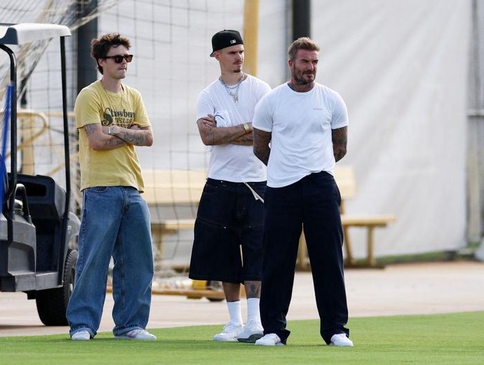 Harry Kane là một trong những người dành thời gian trao đổi với Beckham. Đội trưởng tuyển Anh tiết lộ cả hai vẫn thường xuyên giữ liên lạc. "Ông ấy chỉ chúc chúng tôi may mắn. Sau hầu hết trận đấu, Beckham đều nhắn tin cho tôi và chúng tôi vẫn giữ liên lạc", Kane chia sẻ. Ảnh: Reuters.