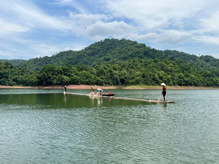Hồ Cấm Sơn, xã Sơn Hải, tỉnh Bắc Ninh (tỉnh Bắc Giang cũ) có nhiều tiềm năng phát triển du lịch sinh thái, nhưng chưa được khai thác hiệu quả. Ảnh: Tuấn Đông