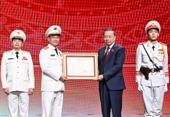 Tổng Bí thư, Chủ tịch nước Tô Lâm trao Huân chương Sao vàng tặng lực lượng An ninh nhân dân