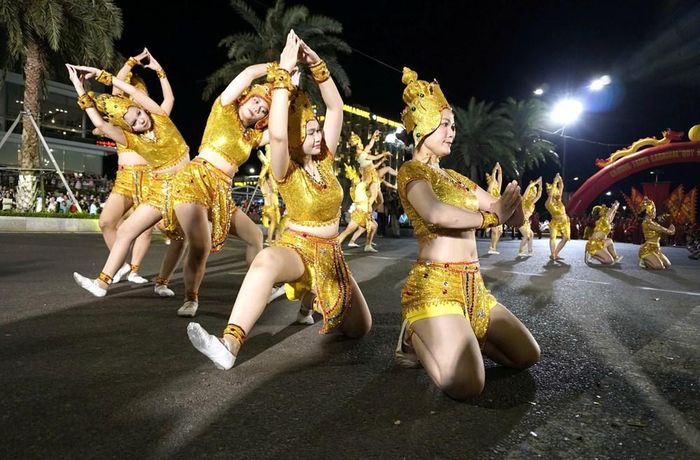 Không gian Carnival đường phố trở nên sôi động với chuỗi hoạt động nghệ thuật đặc sắc