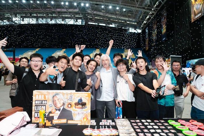 Leslie Gilliams giao lưu với fans tại sự kiện The Grand Esports. Ảnh: BTC.
