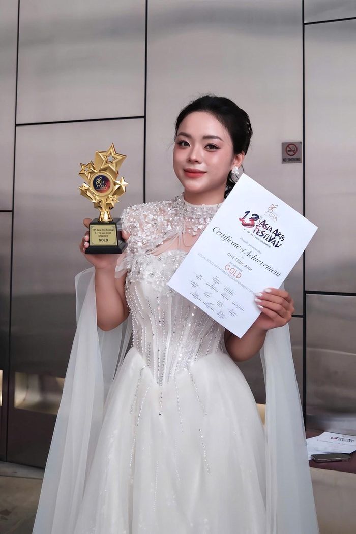 Ca sĩ Chế Thục Anh đoạt Cúp Vàng tại "Asia Art Festival 2026" ở Singapore