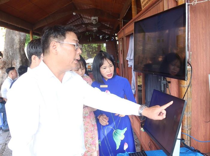 Lắp đặt thiết bị điện tử triển khai số hóa di sản tại Khánh Hòa