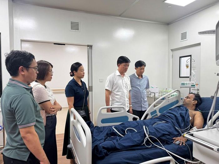 Lãnh đạo Đặc khu Phú Quốc đến thăm hỏi, động viên người gặp nạn trong vụ lật ca nô