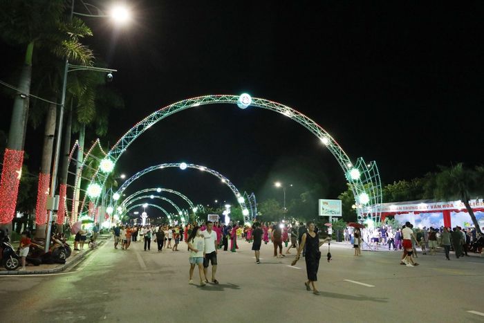 Không gian văn hóa Hùng Vương gồm tuyến đường Hùng Vương, ngã tư Hùng Vương - Đinh Tiên Hoàng - cầu Đông Kinh đến ngã ba Hùng Vương - Dã Tượng. Ảnh: Anh Tuấn – TTXVN