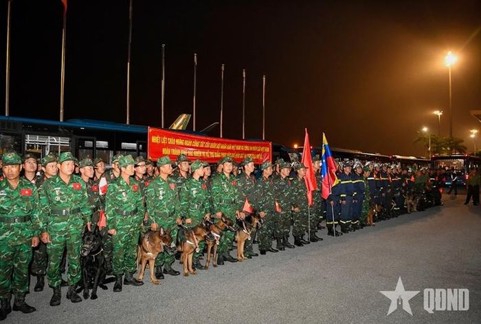 Các lực lượng tham gia cứu hộ, cứu nạn về nước an toàn