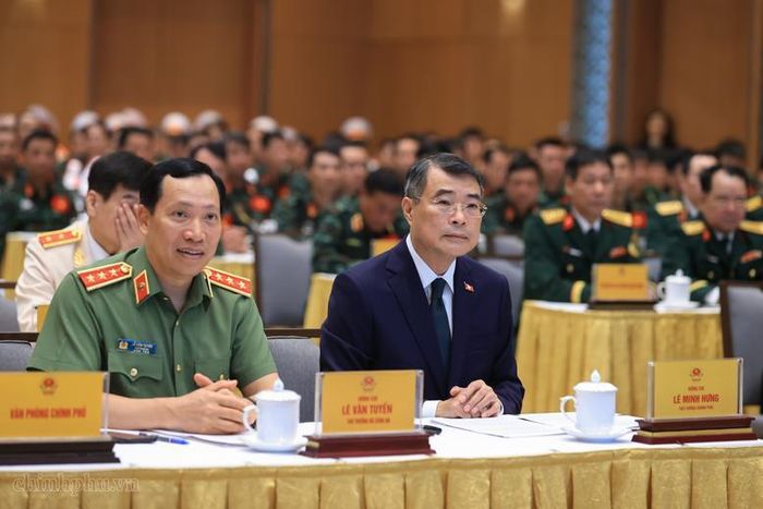 Thủ tướng Chính phủ Lê Minh Hưng dự lễ tuyên dương Đoàn Quân đội nhân dân Việt Nam và Công an nhân dân Việt Nam hỗ trợ Venezuela khắc phục hậu quả động đất hoàn thành nhiệm vụ trở về nước - Ảnh: VGP/Nhật Bắc