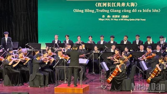 Chương trình giao hưởng hữu nghị Việt Nam-Trung Quốc tại thành phố Đà Nẵng.
