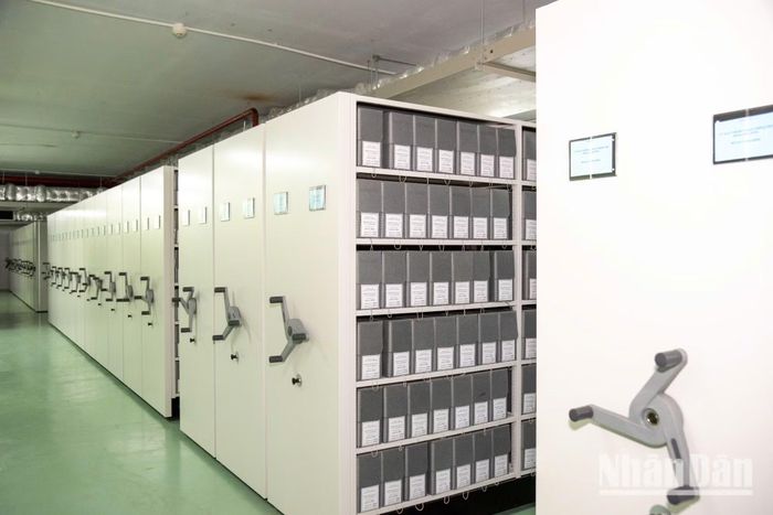 Hàng chục ngàn bộ hồ sơ, được sắp xếp khoa học tại Trung tâm Lưu trữ quốc gia III (Cục Văn thư và Lưu trữ nhà nước, Bộ Nội Vụ), lưu giữ trọn vẹn thông tin về những người con miền bắc và cán bộ miền nam tập kết ra bắc rồi lại vào nam chiến đấu. (Ảnh: MINH DUY)