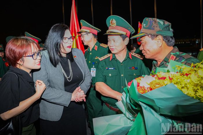 Đại biện lâm thời Venezuela tại Việt Nam Estela del Valle Quijada Súarez bày tỏ sự cảm kích với sự hỗ trợ của đoàn công tác cứu nạn, cứu hộ Việt Nam.