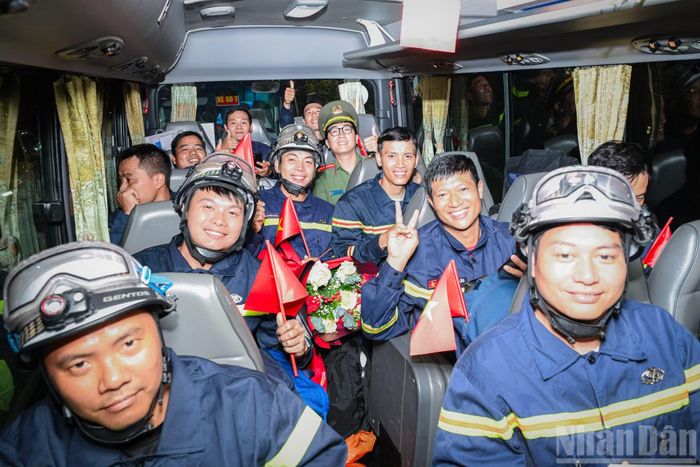 Tinh thần trách nhiệm của toàn thể cán bộ, chiến sĩ, kinh nghiệm từ thực hiện nhiệm vụ hỗ trợ nhân đạo, cứu trợ thảm họa ở nước ngoài, sự phối hợp chặt chẽ giữa lực lượng quân đội và công an đã được ghi nhận.