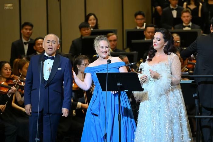 Điểm nhấn của đêm hòa nhạc là màn trình diễn của ba nghệ sĩ opera hàng đầu thế giới: Diana Damrau, Javier Camarena và Marina Viotti (từ trái qua phải). (Ảnh: Nhà hát Hồ Gươm)