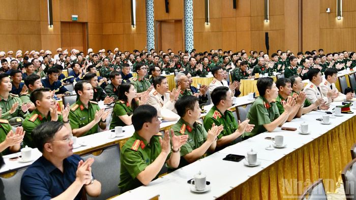 Các đại biểu, thành viên Đoàn cứu hộ, cứu nạn Việt Nam tham dự Lễ tuyên dương. (Ảnh: Thanh Giang)