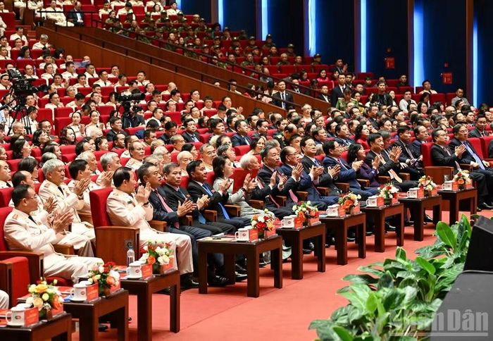 Tổng Bí thư, Chủ tịch nước Tô Lâm và các đồng chí lãnh đạo, nguyên lãnh đạo Đảng, Nhà nước dự buổi lễ. (Ảnh: Duy Linh)